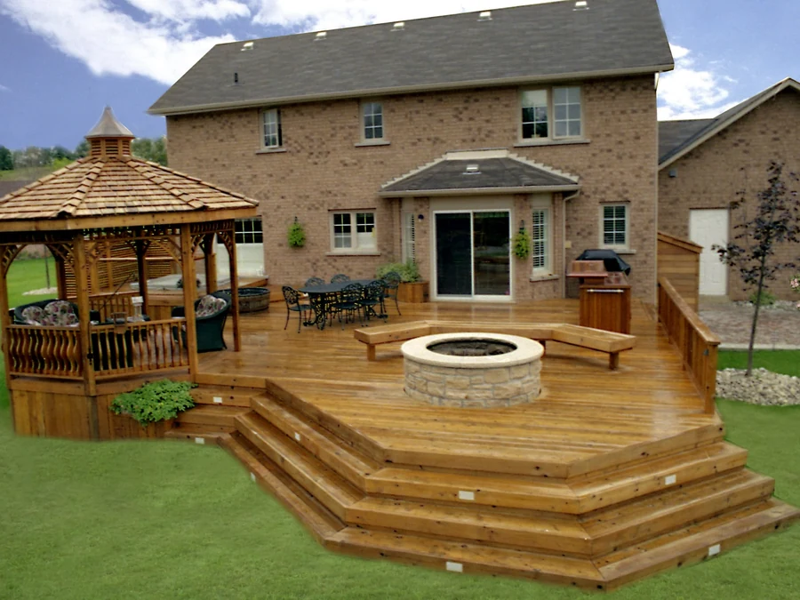 Custom deck and outdoor living space by Craftsman Home Improvement Inc.